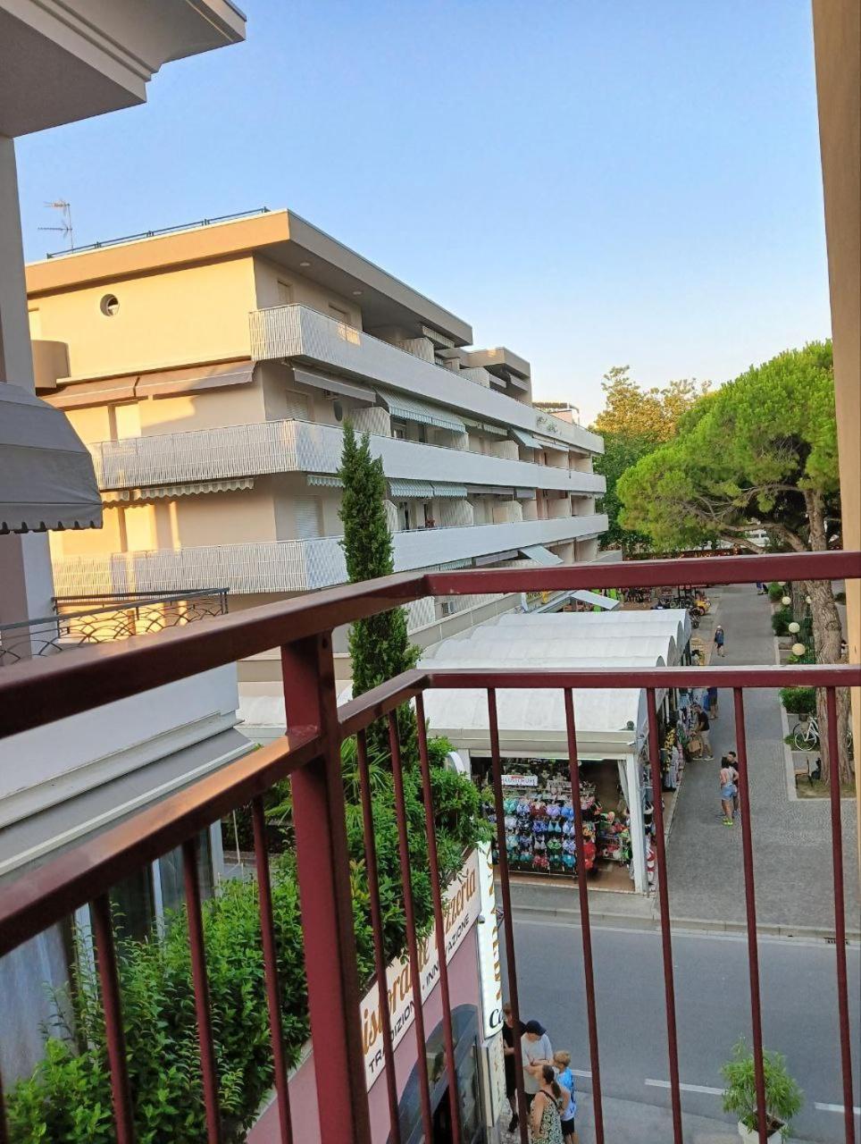 Delfino 19 Apartment Бибионе Екстериор снимка